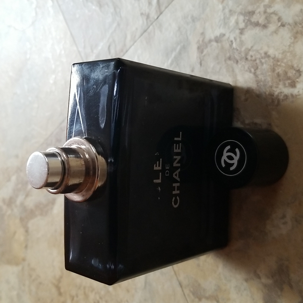 Chanel blue eu Toilete Dont spray dont work te spray brand new no box